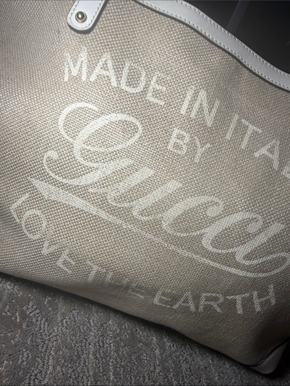 Gucci “Love The Earth” Canvas Tote Bag - Picture 4 of 16